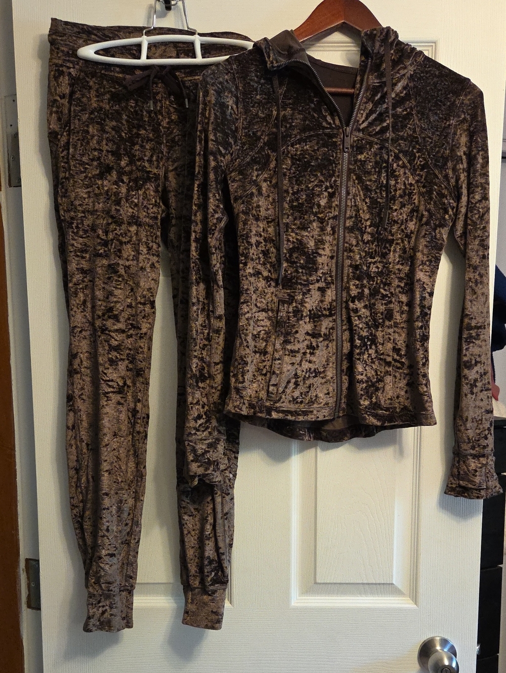 Lululemon Women's Crushed Velvet Tracksuit - Brown
